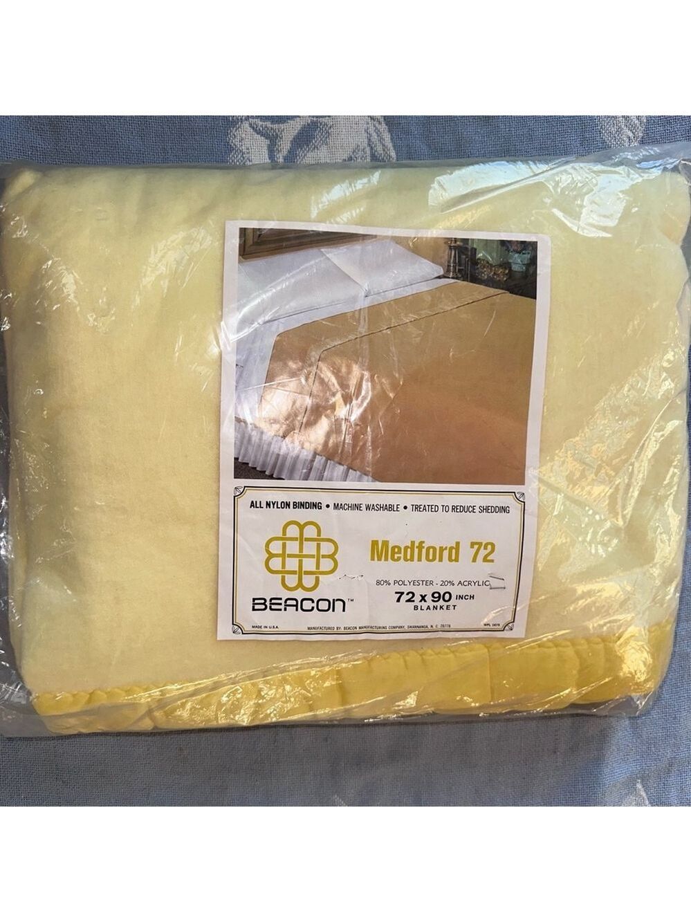 NOS Vintage Beacon Medford 72 Blanket Nylon Edge Size 72x90 Yellow MCM Retro